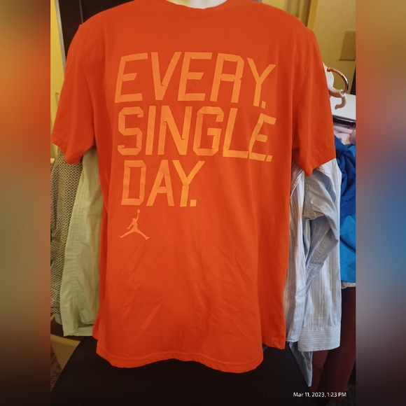 Large Orange Nike T-Shirt - Picture 1 of 2